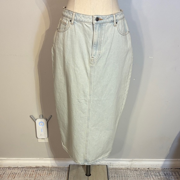 Velvet Heart Dresses & Skirts - Velvet heart Melissa Midi Light Blue Denim Skirt